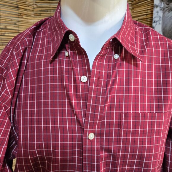 Men's Eddie Bauer LS Button Down Shirt in Red/white plaid - Picture 2 of 6